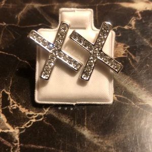 Nice and Bella ‘X’ Silver earrings with diamonds